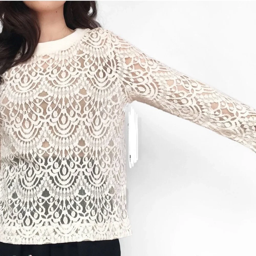 Banana Republic Scallop Lace Delicate Dainty Button Back Long Sleeve Blouse Sz M